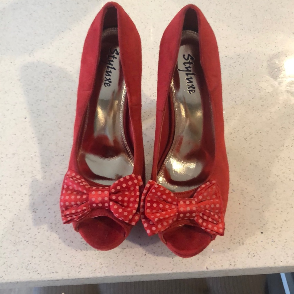 Red polka dot bow high heels